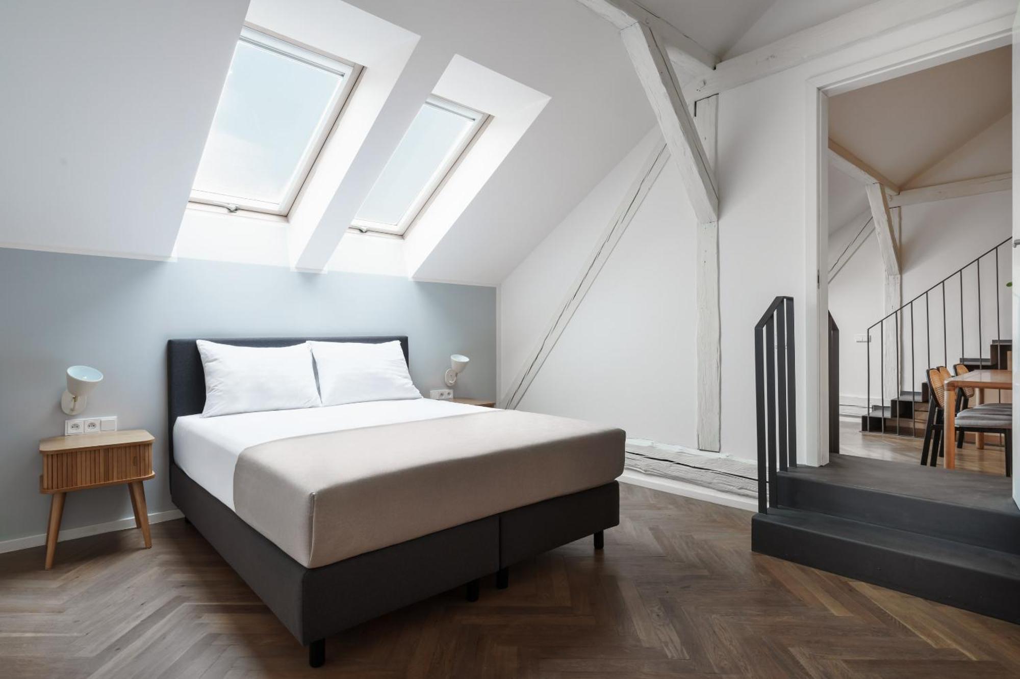 Limehome Halkova 4* Prag